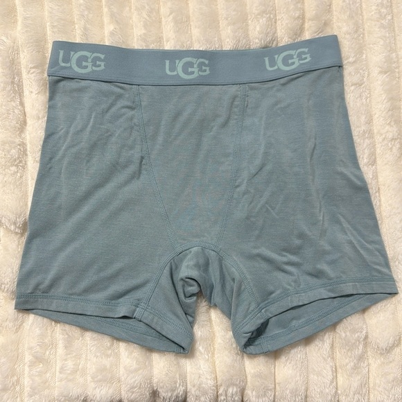 UGG Alexiah Boy Short - Picture 2 of 5